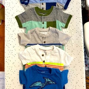 5 t-shirts Carter’s. 3M